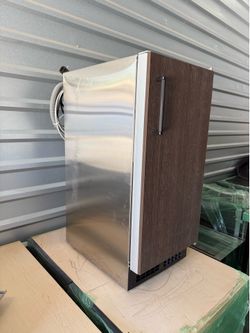 Scotsman DCE33A-1SSD Built-In Gourmet Ice Maker – Custom Panel Front – Works Perfect