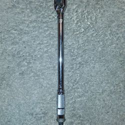 PITTSBURGH 1/2 in. Drive, 50 to 300 ft-lb Click Torque Wrench