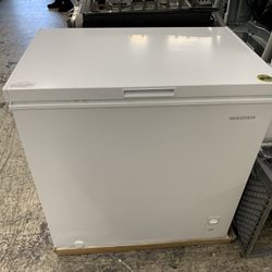 Insignia Chest Freezer 8 Cubic Ft New Open Box