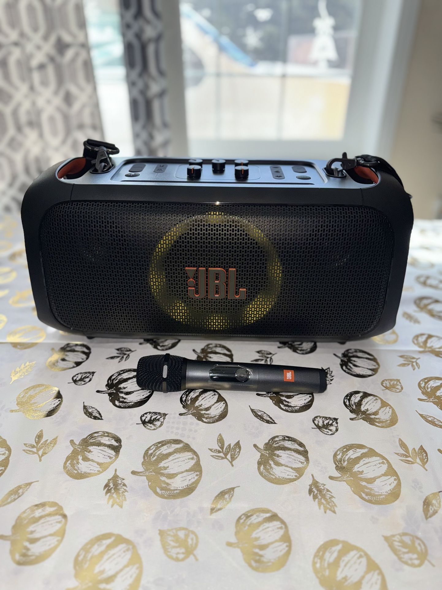 JBL Party Box On The Go 