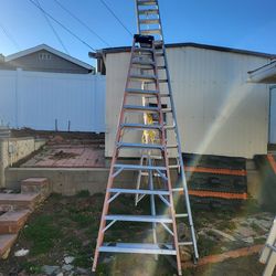 12' Fiber glass step ladder