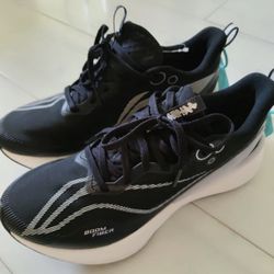 Li Ning supports running shoes