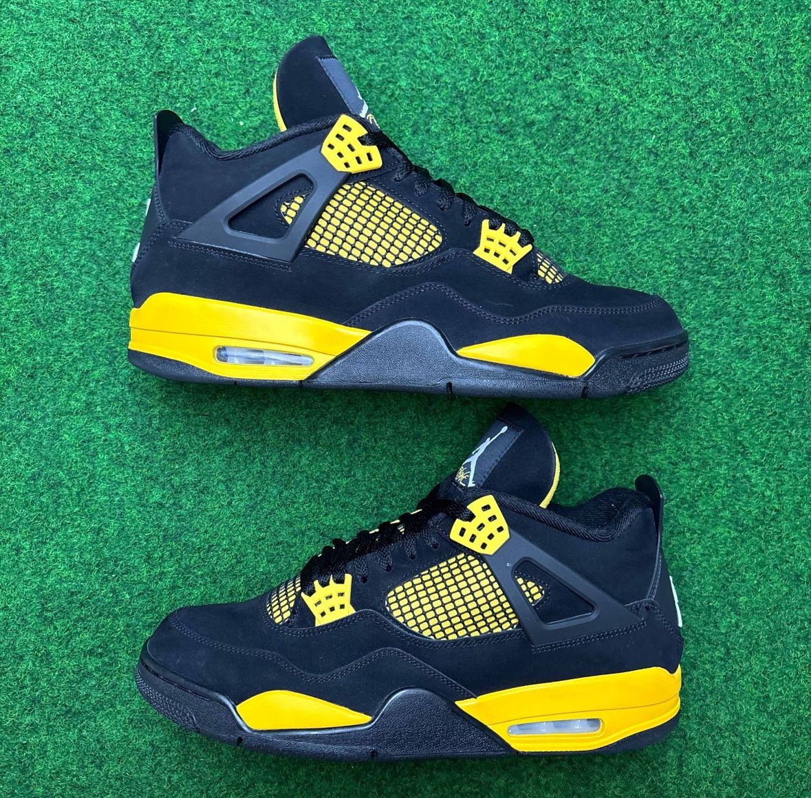 Jordan Retro 4 “ Thunder “