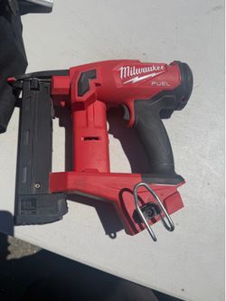 Milwaukee M18 FUEL 18-Volt Lithium-Ion Cordless 18GA 1/4 in. Narrow Crown Stapler Nailer