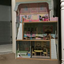 Woden Dollhouse 