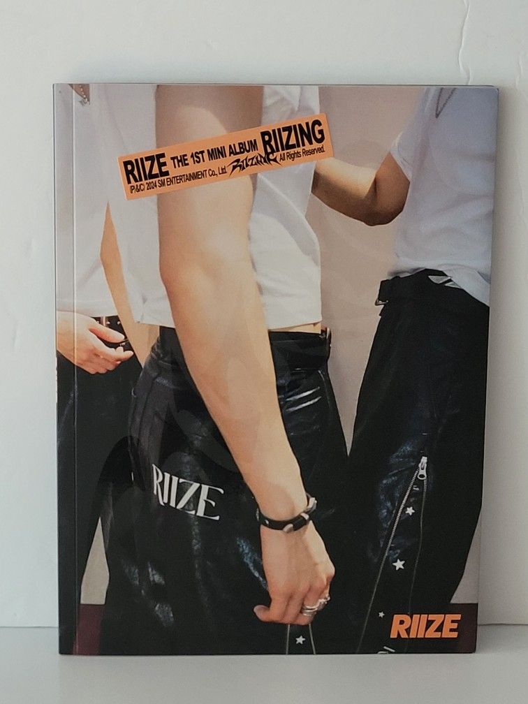 New 2024 RIIZE [RIIZING] 1st Mini Album BOOM BOOM BASS- PHOTO BOOK/CD/Poster. This is the perfect time to get your hands on the highly anticipated 202