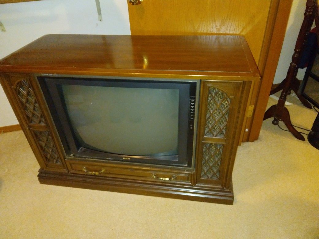Free Vintage RCA Console TV 1988