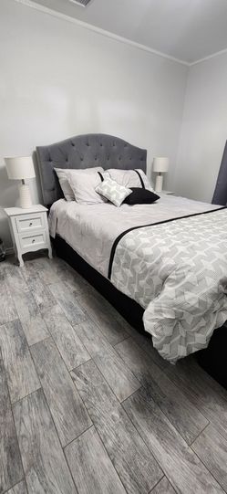 Queen bed nightstands ottoman