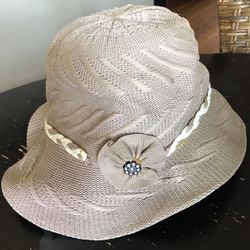 Must Go!!!Very Cool Vintage Ladies Hat
