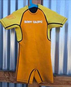 Body Glove Child's Back Zip Pro 3 Spring Suit- Kids Suit Girls Swim Wear Shorty Sleeve Neoprene Open Water Thermal Shorty
Size C1 on a Body Glove chil