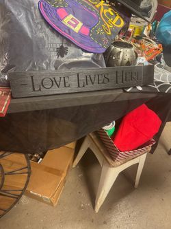 Halloween decor message for meet .