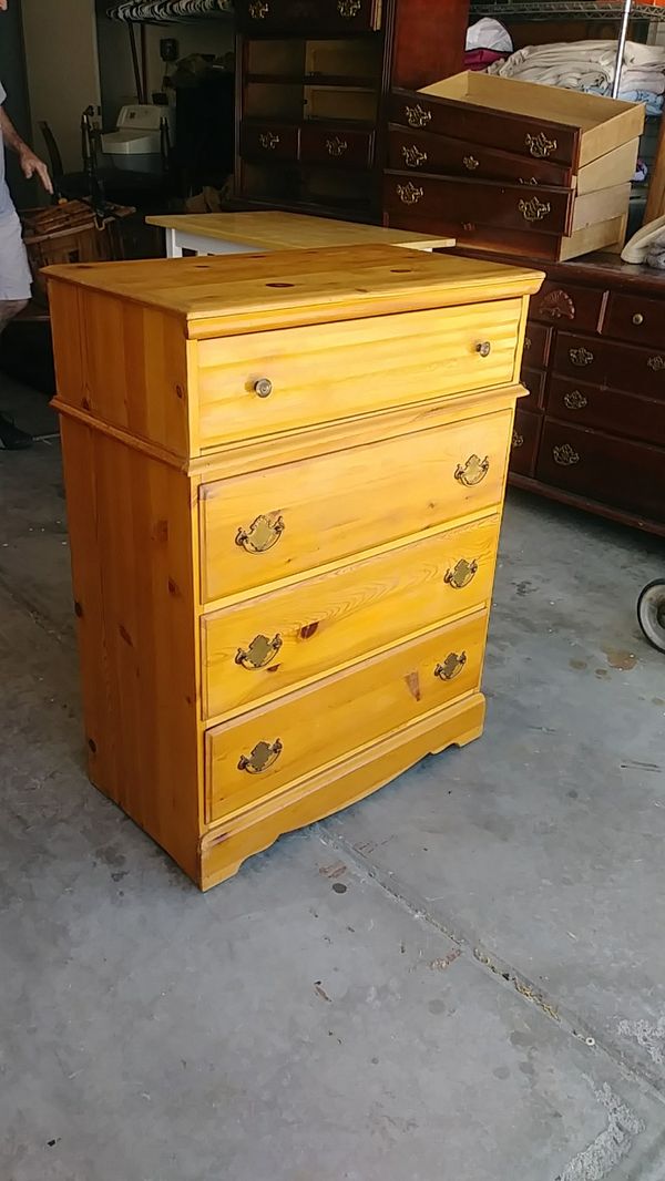 Solid Wood Dresser 4 Drawers For In Las Vegas Nv Offerup Solid Wood Dresser 4 Drawers