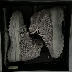 Yeezy Desert Boot Season 6 Graphite