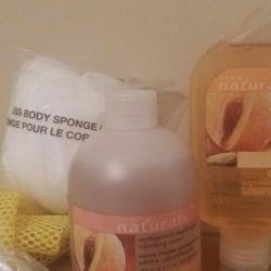 AVON Naturals Gift Package Refreshing Peach-A Holiday Gift, Rare & Hard to Find