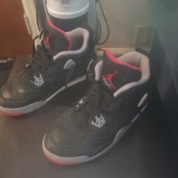 Jordan 4 Bred Size 7y / Women's 8.5