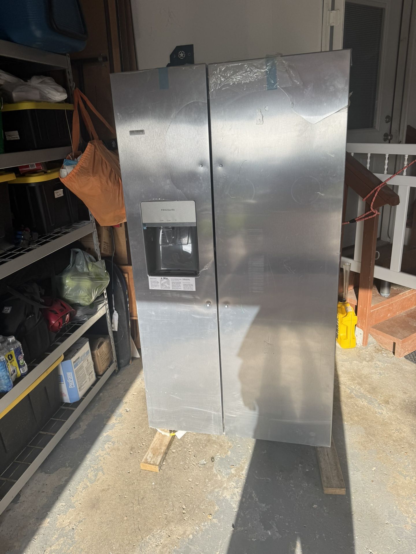New 36 In Side By Side Refrigerator With Ice And Water Dispenser