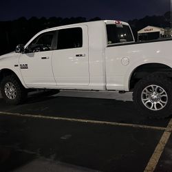Mega Cab Dodge RAM 2014 