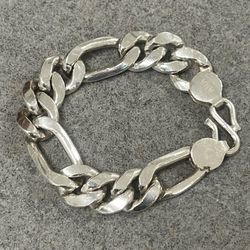 Fígaro Bracelet 8 Inch Long 14 Mm Wide 86 Grams  Solid Silver 