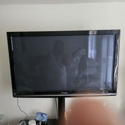 Free 55 Inch TV On TV Stand