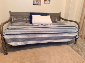 Daybed with mattress