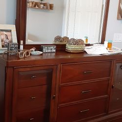 Havertys Dresser With Mirror