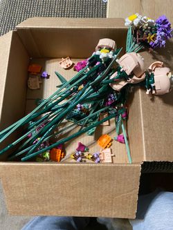 Lego 10280 Botanical Flower Bouquet 756 pc. Partially Assembled