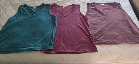 3 sleeveless, v-neck t shirts XL