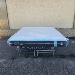 Brand New King Size Plush Tempur Pedic Luxe Adapt (FIRM) mattress In Plastics 