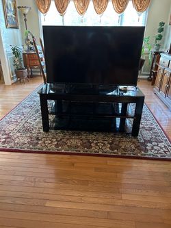 High end tempered black glass three level entertainment stand