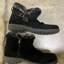 Ladies KHOMBU Size 10 Boots