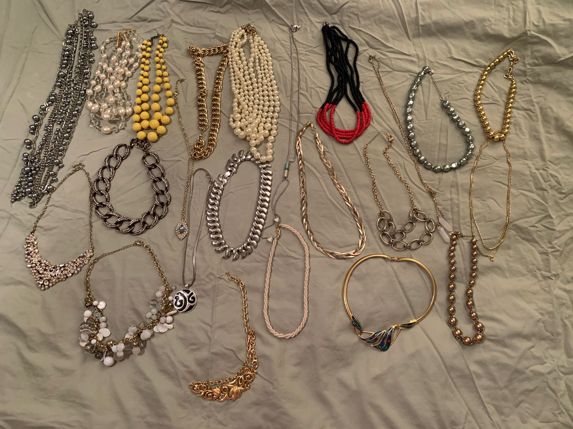 Necklace Lot Of 23