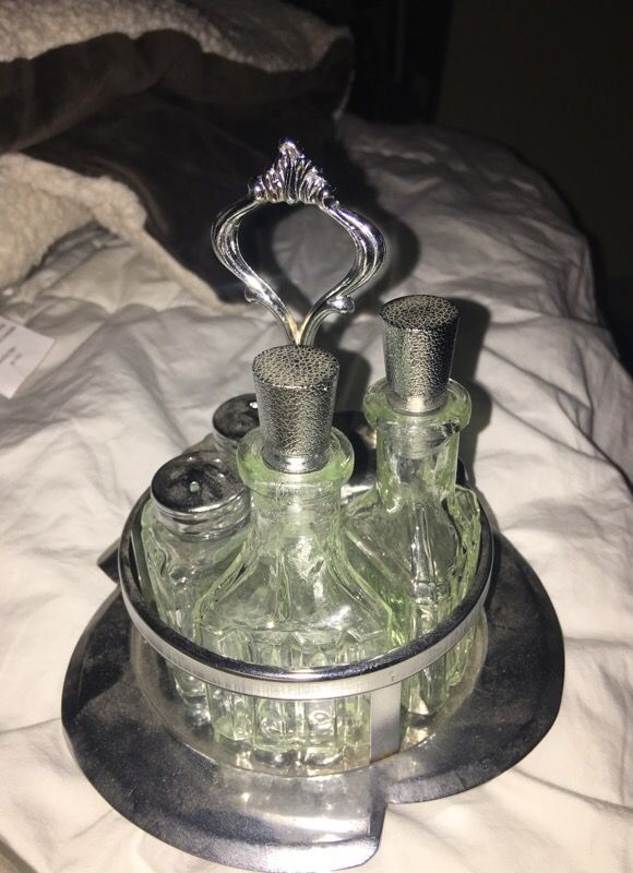 Vintage Bakelite glass s&p oil and vinegar caddie!!