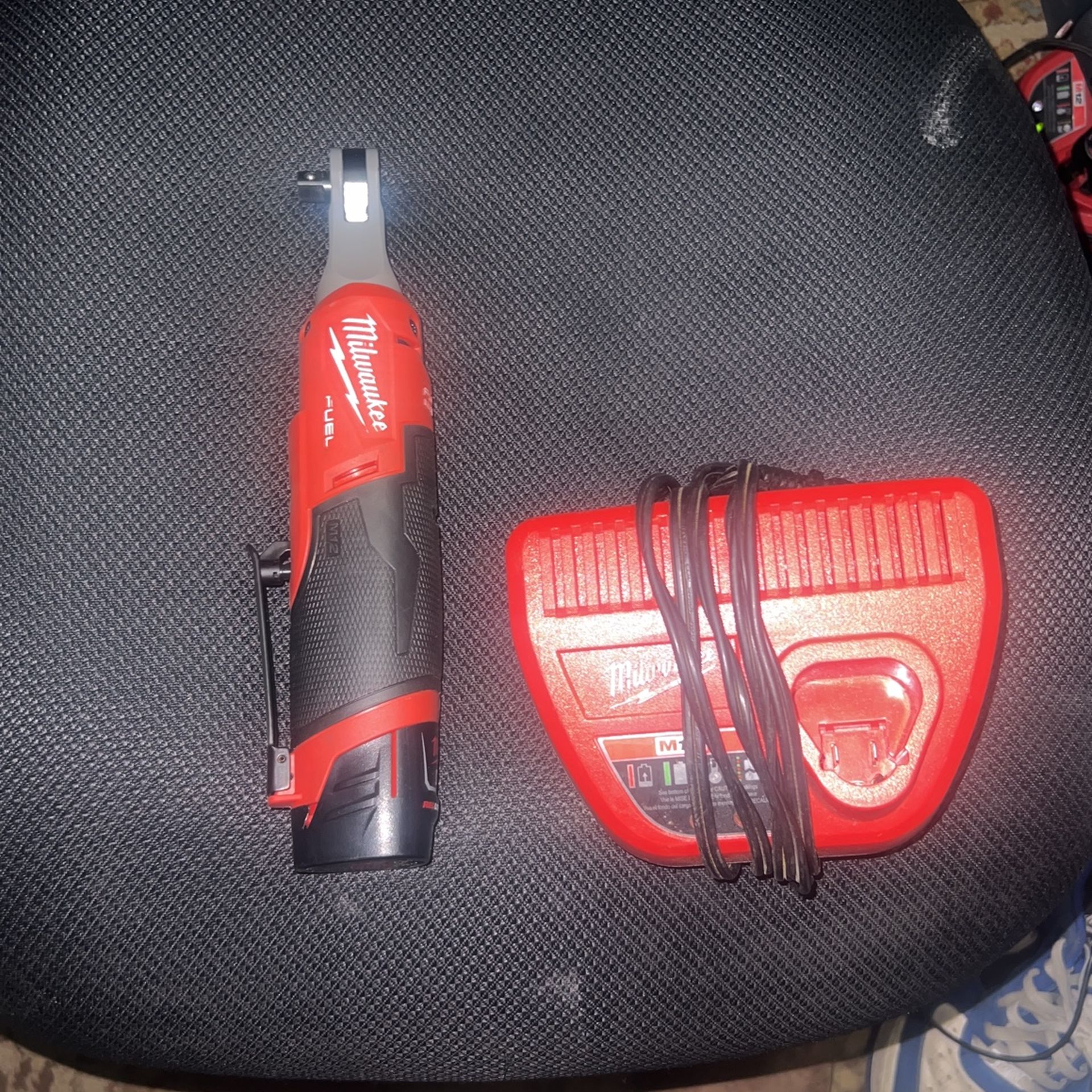 Milwaukee M12 FUEL 12V Lithium-Ion Brushless Cordless High Speed 3/8 in. Ratchet Kit