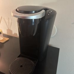 Keurig K-Compact Single-Serve K-Cup Pod Coffee Maker, Black 3 Brew Sizes,