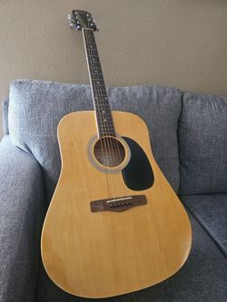 Rogue Acoustic Guitar