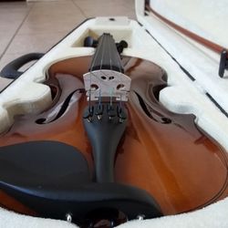 4/4 Full Size Violin with Case and Bow
