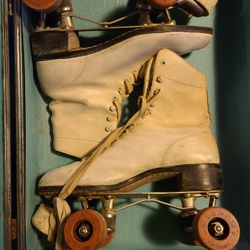 Vintage Women's Roller Skates In Case / Size 7