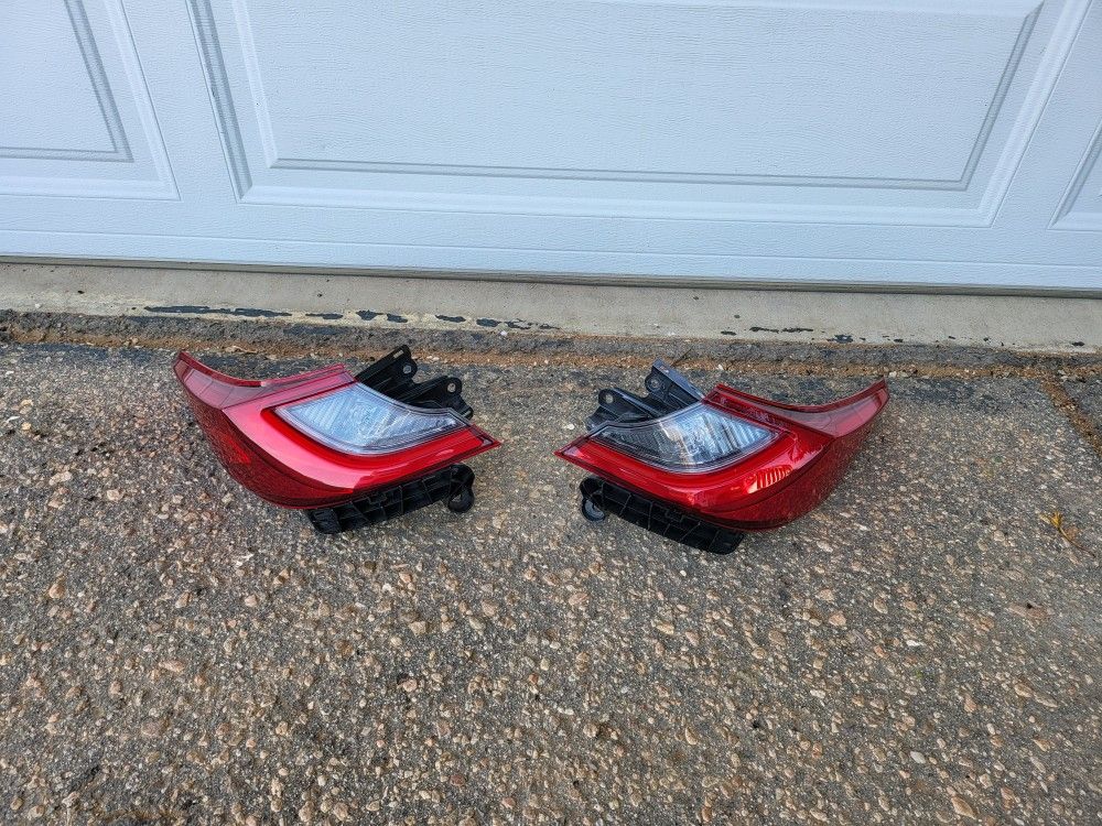 2025 Toyota Camry Tail Lights Oem RH & LH 
