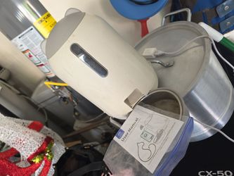 Automatic pet feeder for cats