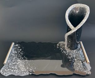 Perfume tray, makeup brushes, toothbrushes, etc.