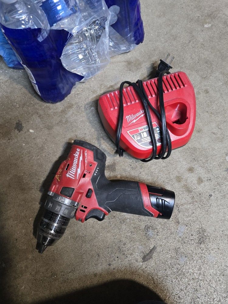 Milwaukee M12 Drill 