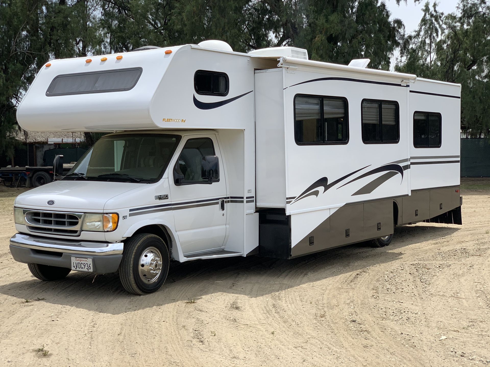 2003 Jamboree GT Class C RV 31 FT. W/ Super Slide Out for Sale in