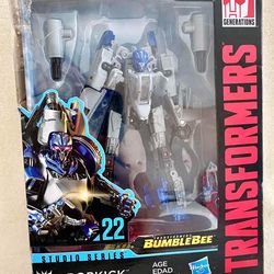 Deluxe Dropkick & Bumblebee 4.5 in Action Figure.