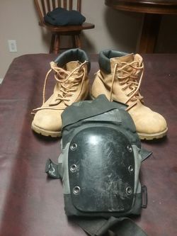 Leather work boots and knee pads .... great condition