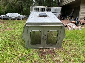 Canopy 6 ft bed midsz truck inside is insulated