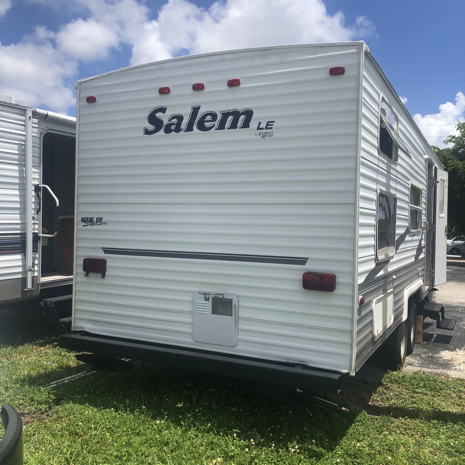 Salem LE 2006 27 FT with bunk beds 4900.. for Sale in Aventura, FL