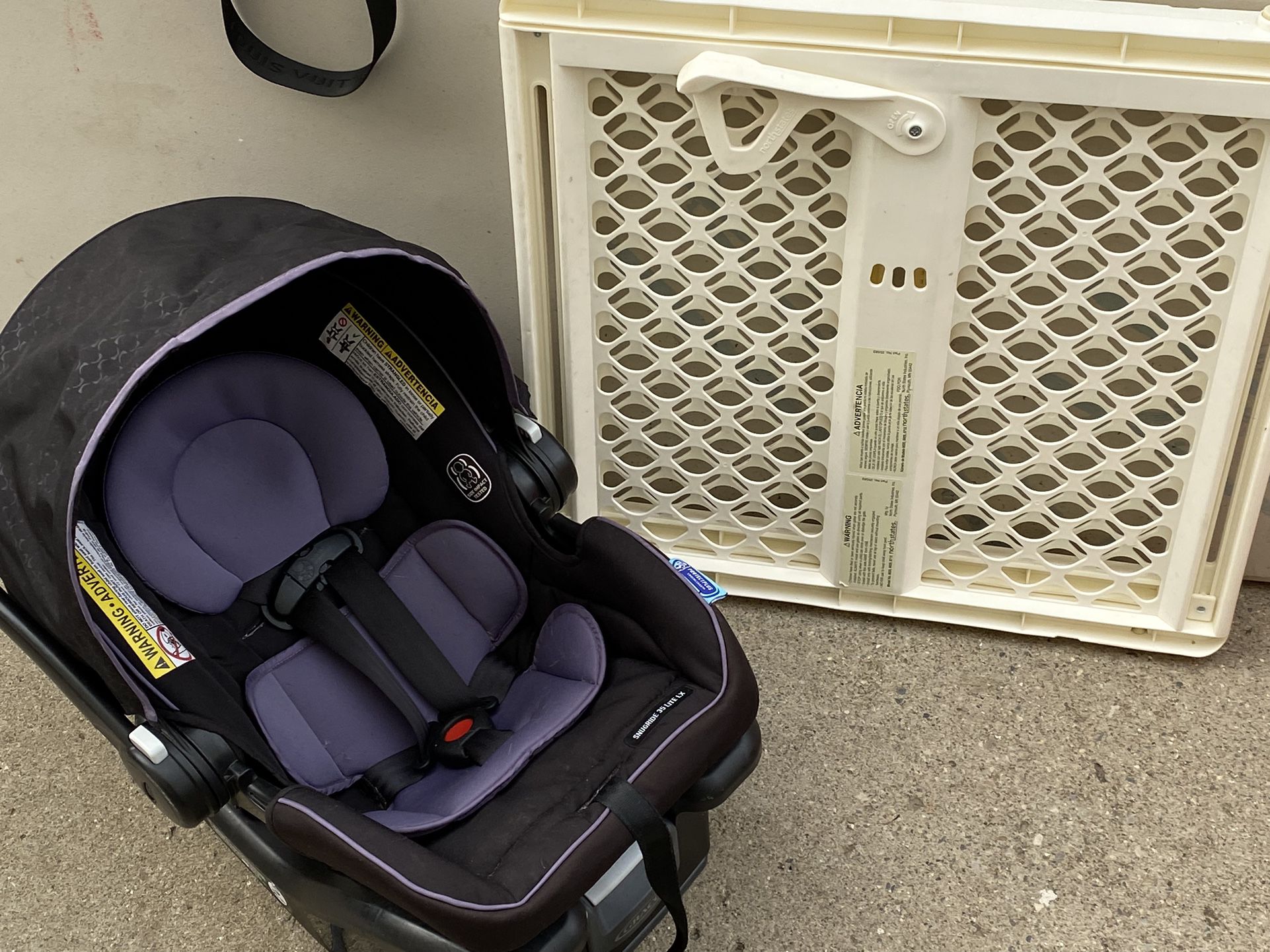 Like New Car Seat And Baby Gate 2 For 1 