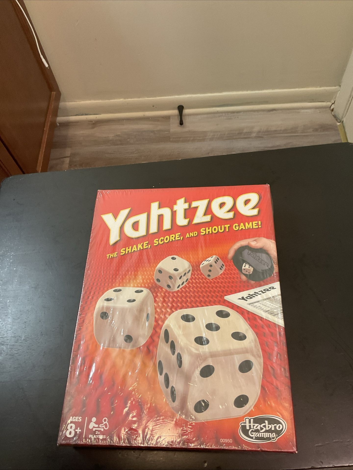 Hasbro Yahtzee Classic Dice Board Game New Sealed