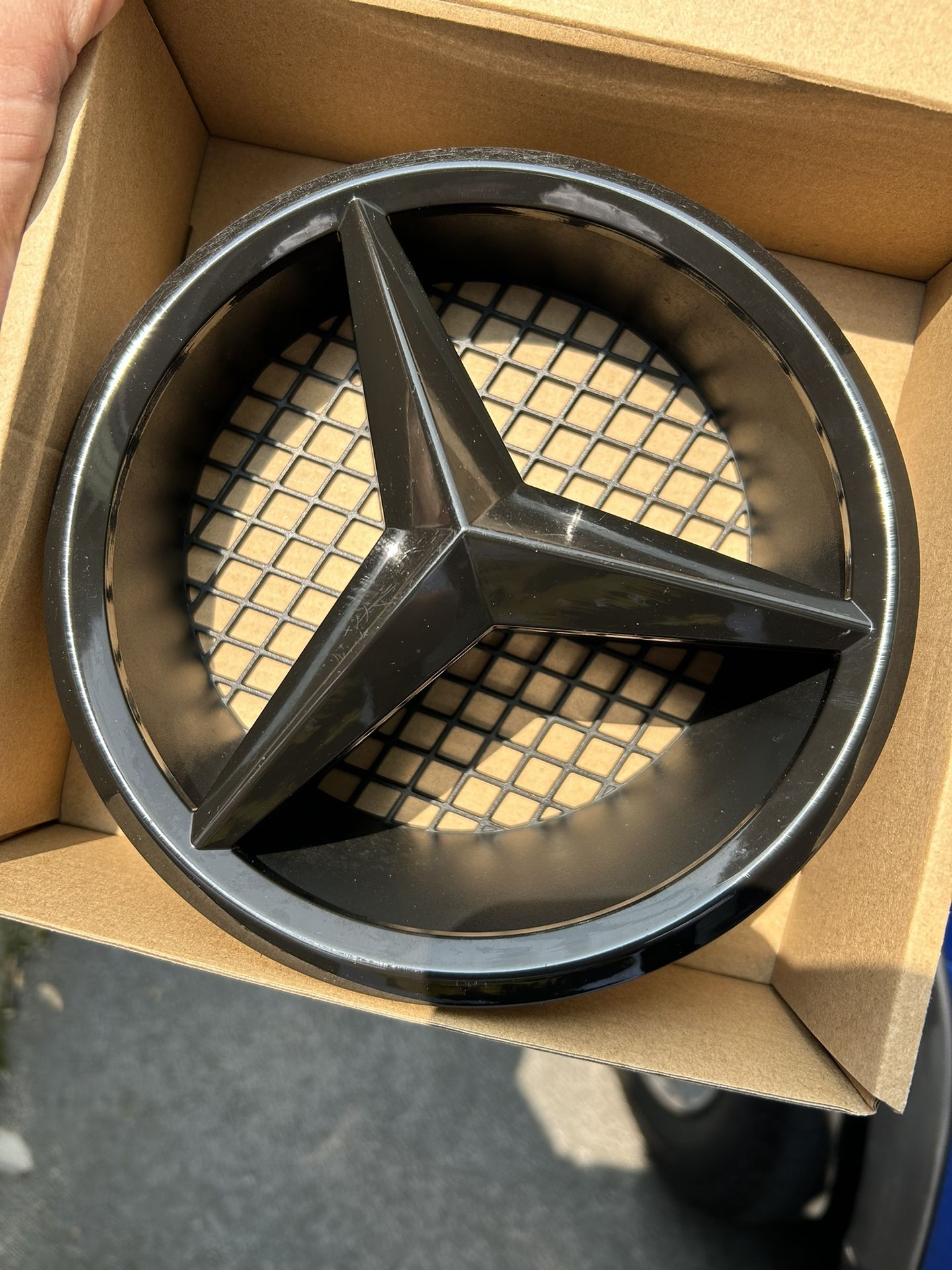 W204 Mercedes Front Emblem