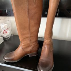 New Size 6 Women’s leather Arturo Chiang boots